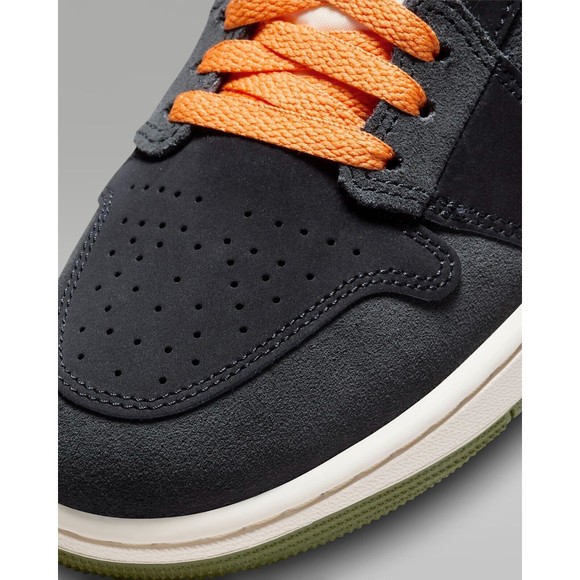 Athletic_Shoes